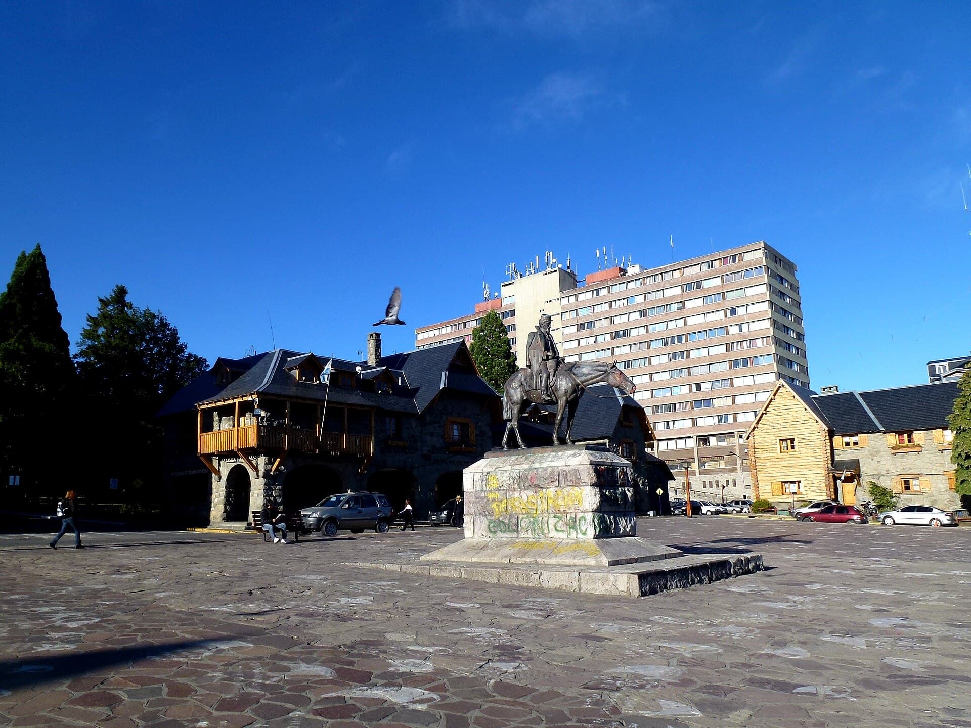 Centro Cívico & Av. Mitre
